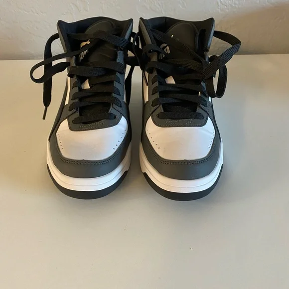 PUMA Black and Gray Sneakers - Picture 6 of 8